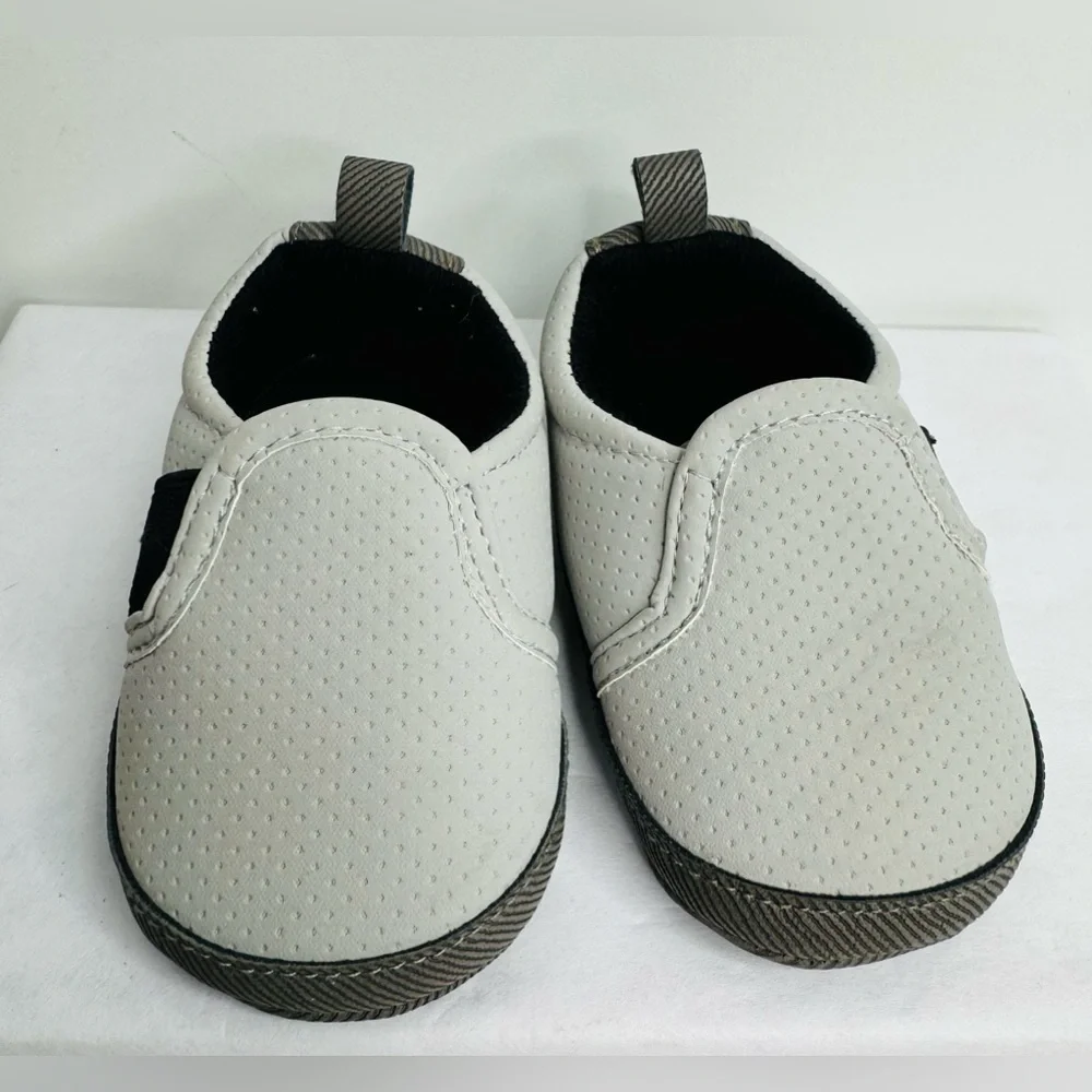 Just One‎ You By Carters newborn shoes boy (0-3m) Pre Owned